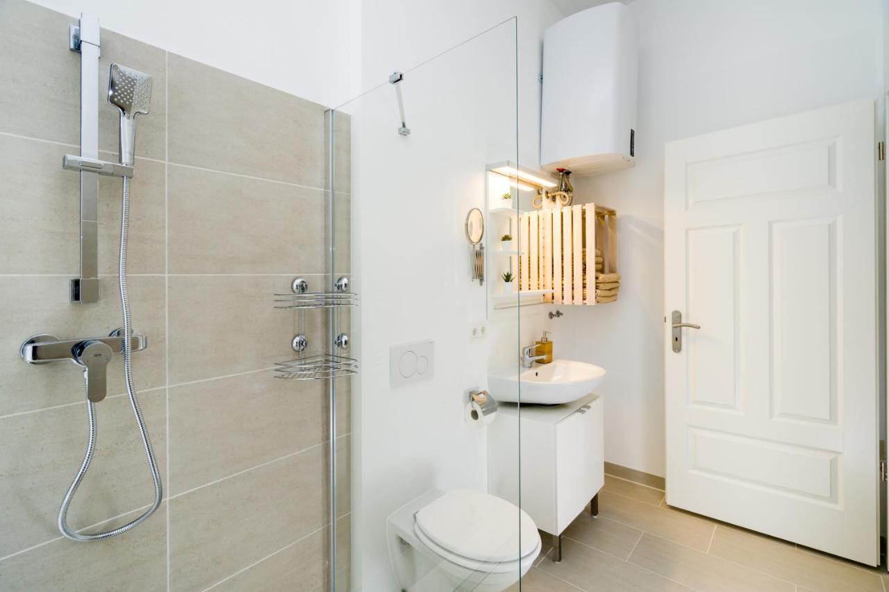 The Lohmeyerstr Hh, 2 Bed Rooms Up To 5 People Берлін Екстер'єр фото